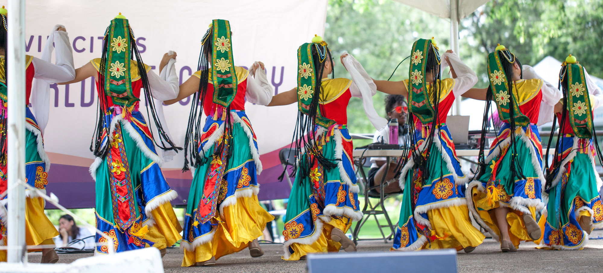 world-refugee-day-dancing